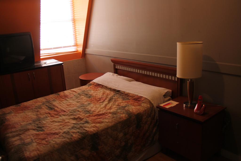 Toronto Central Hotel Zimmer foto